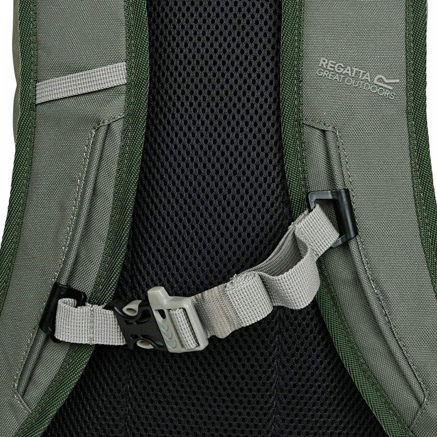 Discount Regatta Survivor V 20-Liter